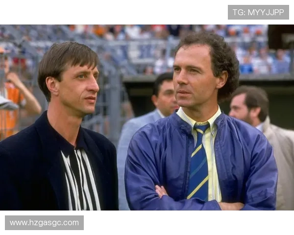 克鲁伊夫与贝肯鲍尔:两位传奇对现代足球的深远影响 克鲁伊夫与贝肯鲍尔:两位传奇对现代足球的深远影响